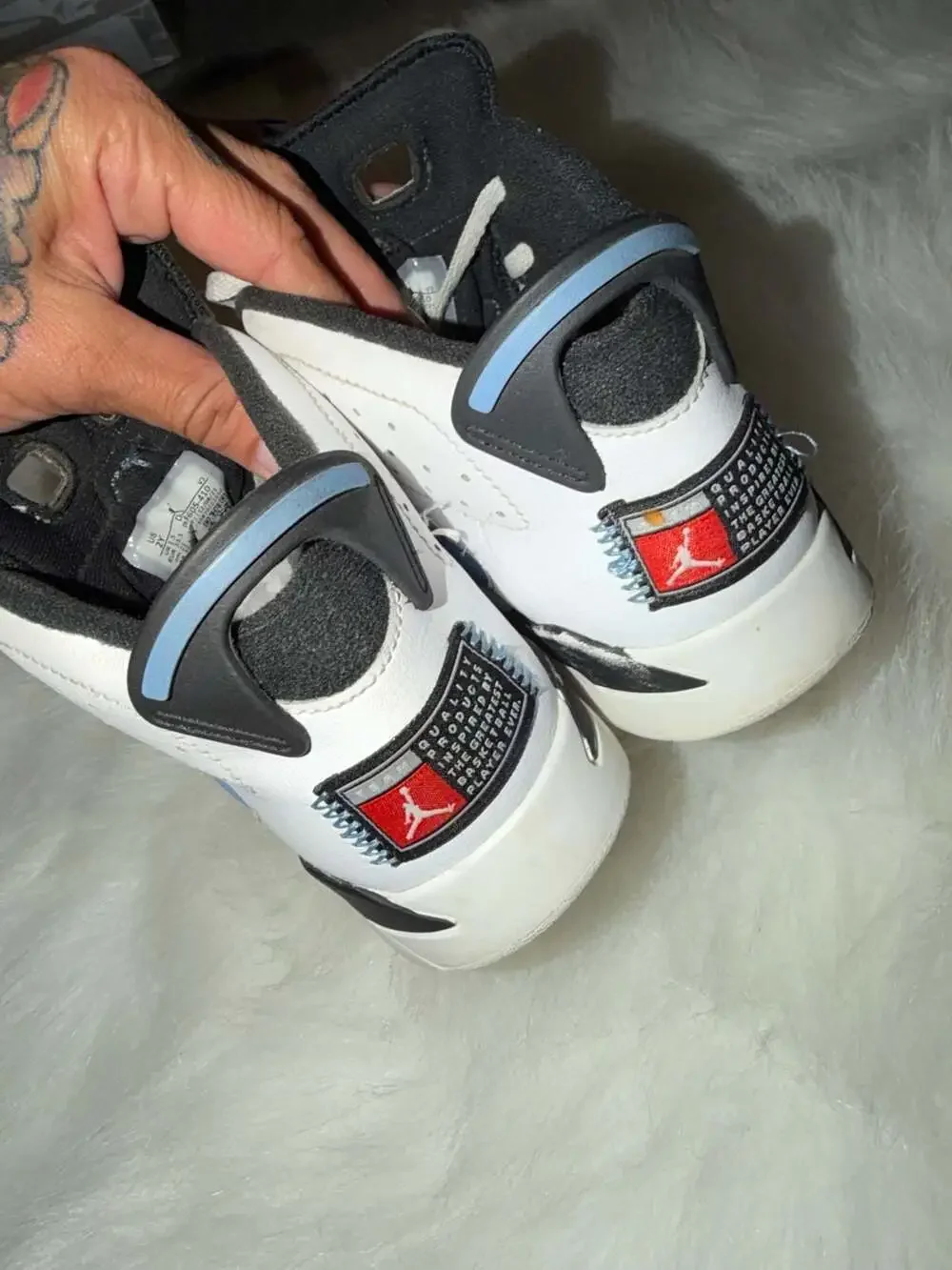 Nike Air Jordan 6 Retro University Blue UNC Youth DV3605-410 PS Size 1.5Y